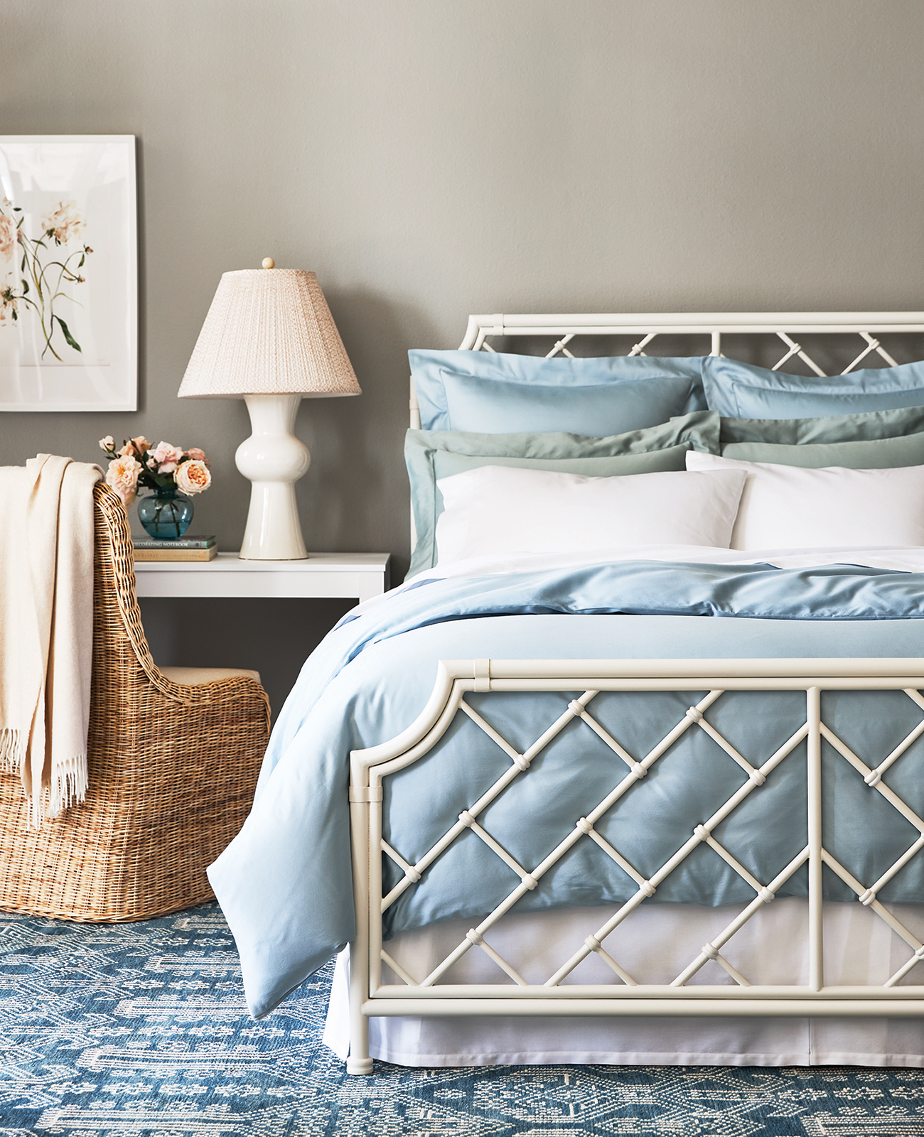 Blue-and-white bedroom set with lattice-back bed